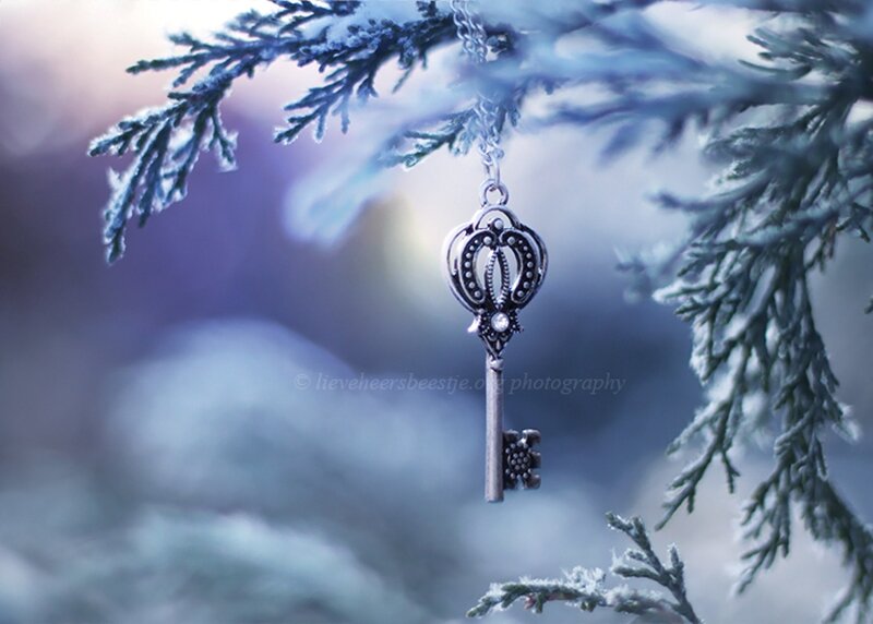 Ornate Key Pendant — Blue