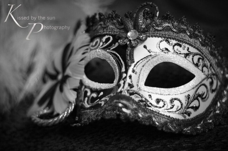 Ornate Masquerade Mask — Black
