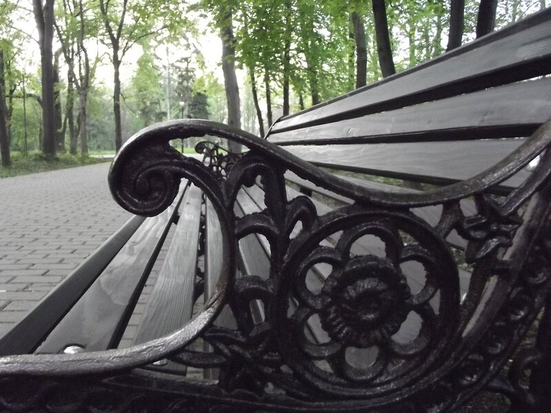 Ornate Park Bench — Black