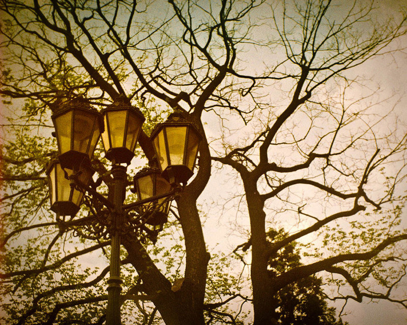 Ornate Street Lamp — Yellow