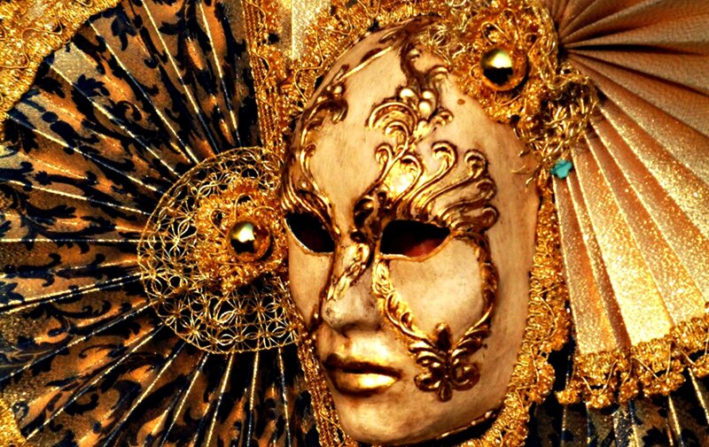 Ornate Venetian Mask — Gold