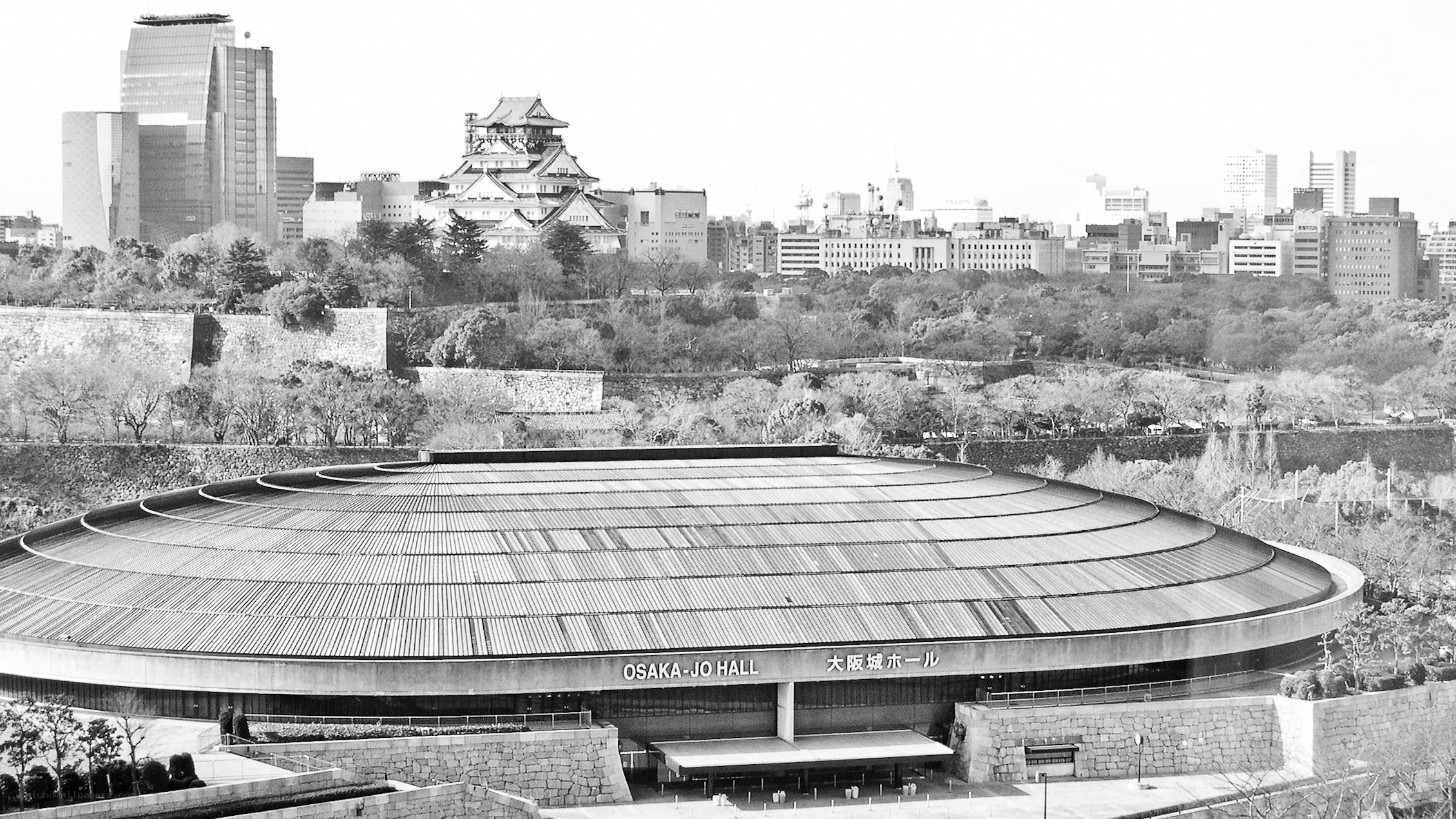Osaka-jo Hall and Osaka Castle