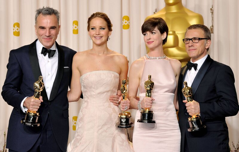 Oscar winners pose with trophies