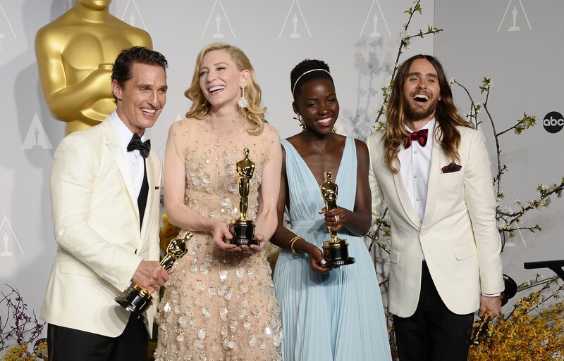 Oscar winners pose with trophies