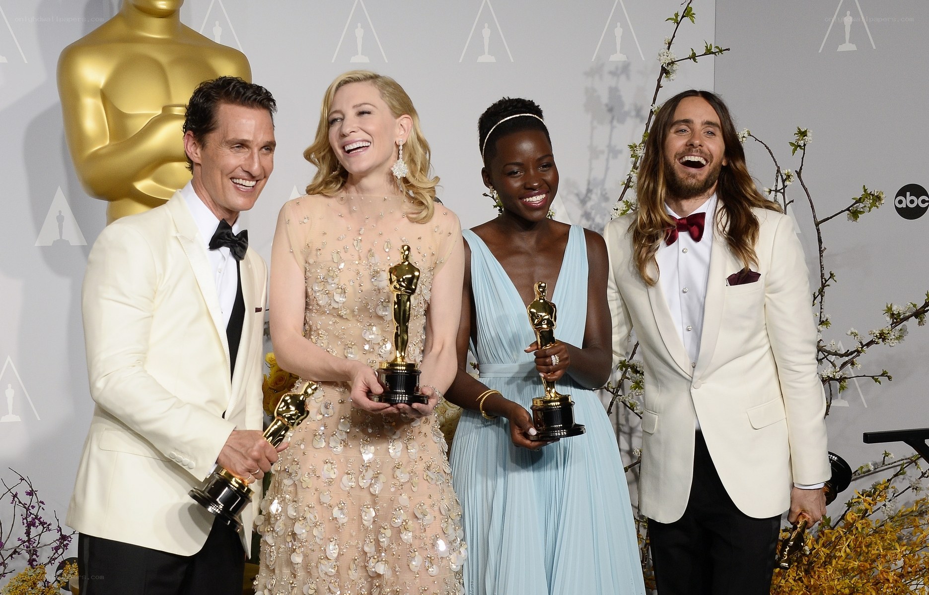 Oscar winners pose with trophies