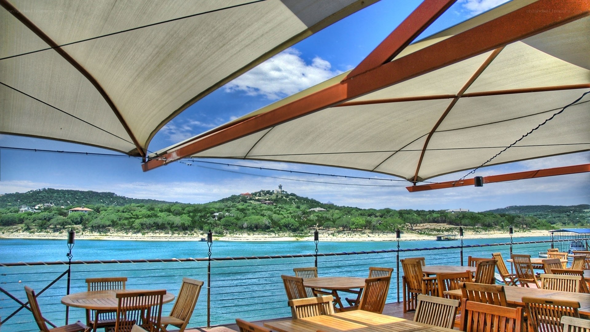Outdoor dining by the lake
