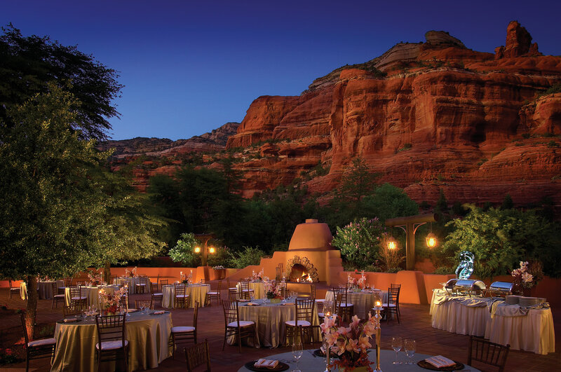 Outdoor Dinner Tables