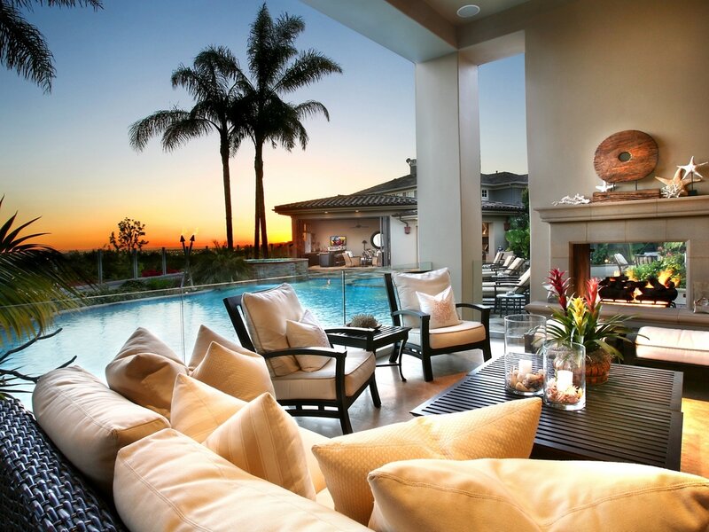 Outdoor Patio with Pool