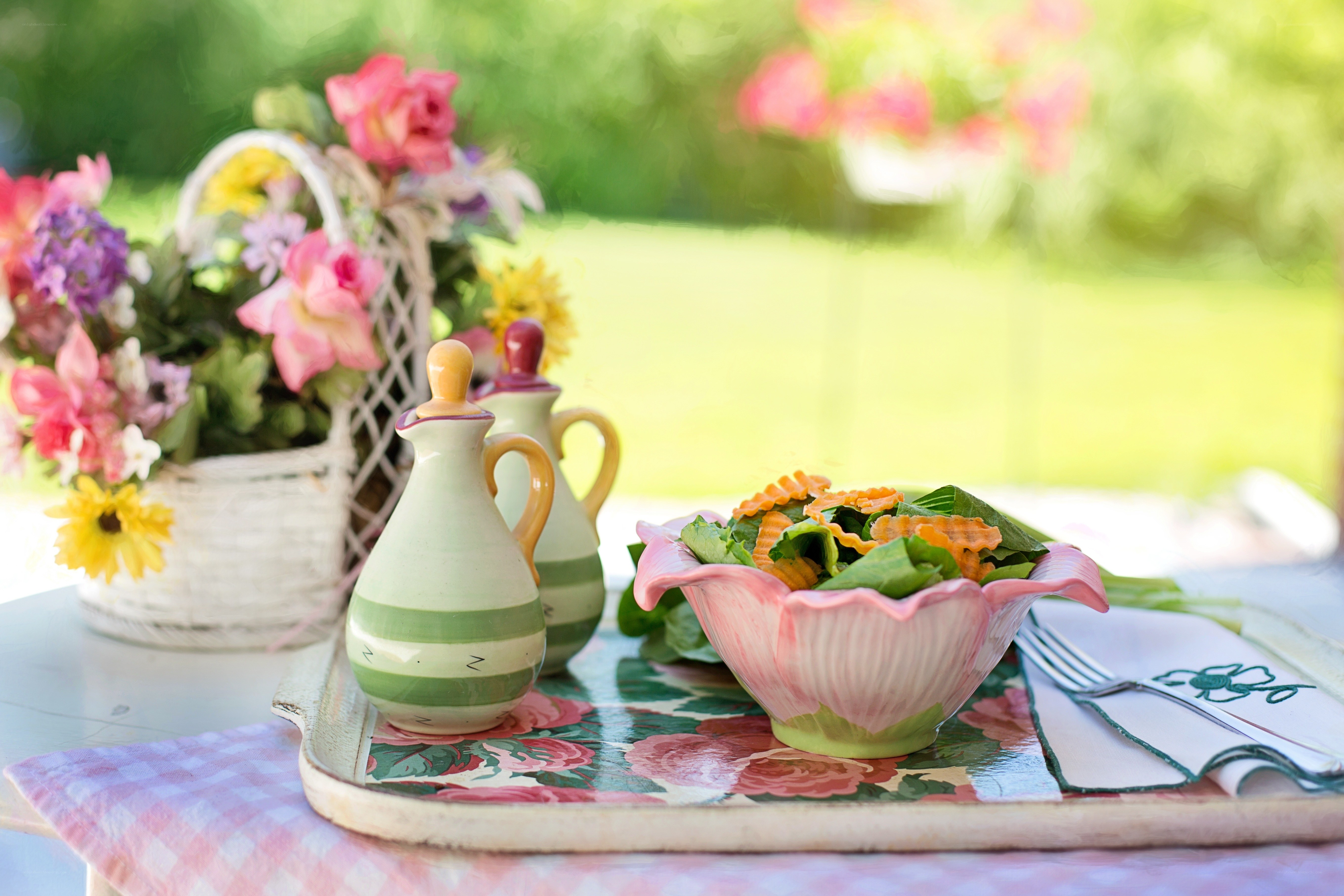 Outdoor salad setting with flowers