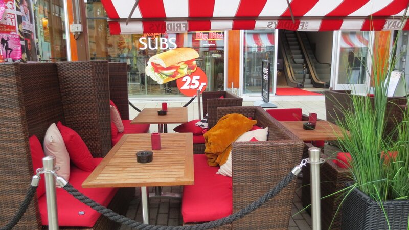 Outdoor seating at a fast-food restaurant