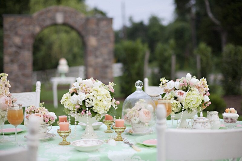 Outdoor Table Setting — Green