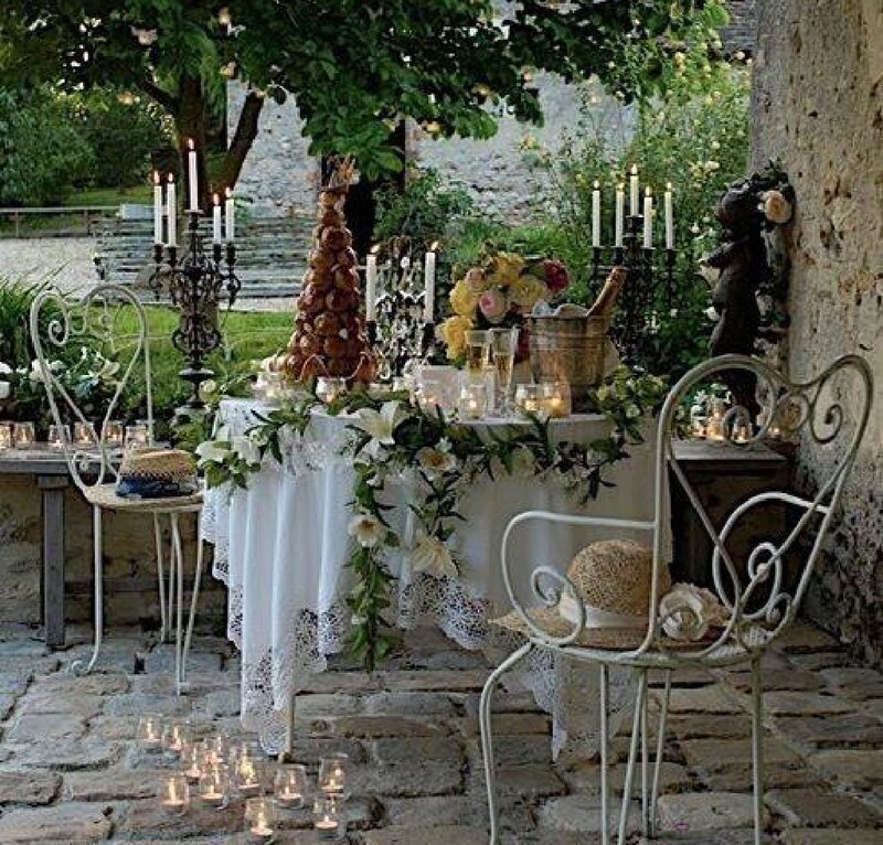 Outdoor Table Setting — White, Romantic