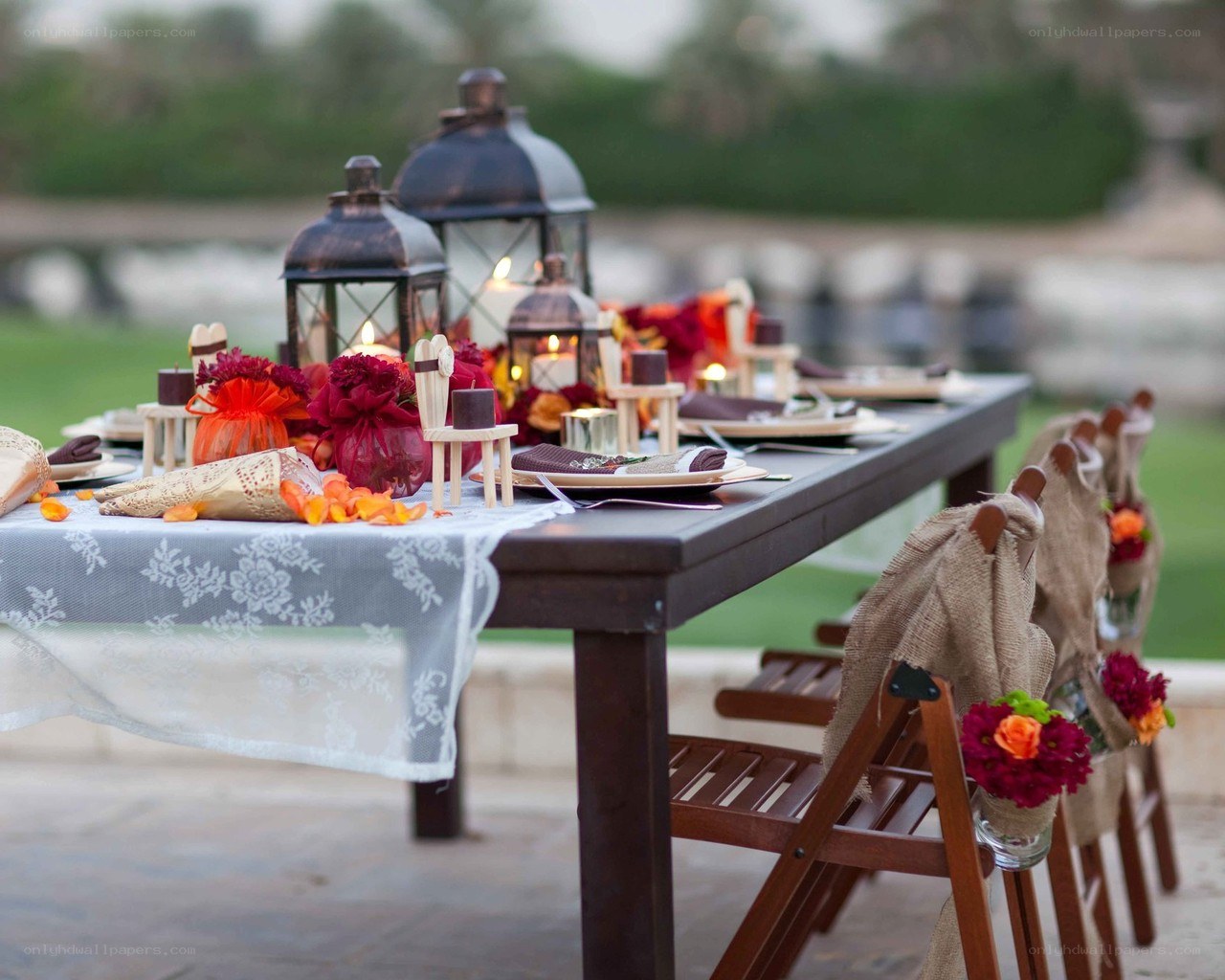 Outdoor wedding table setting