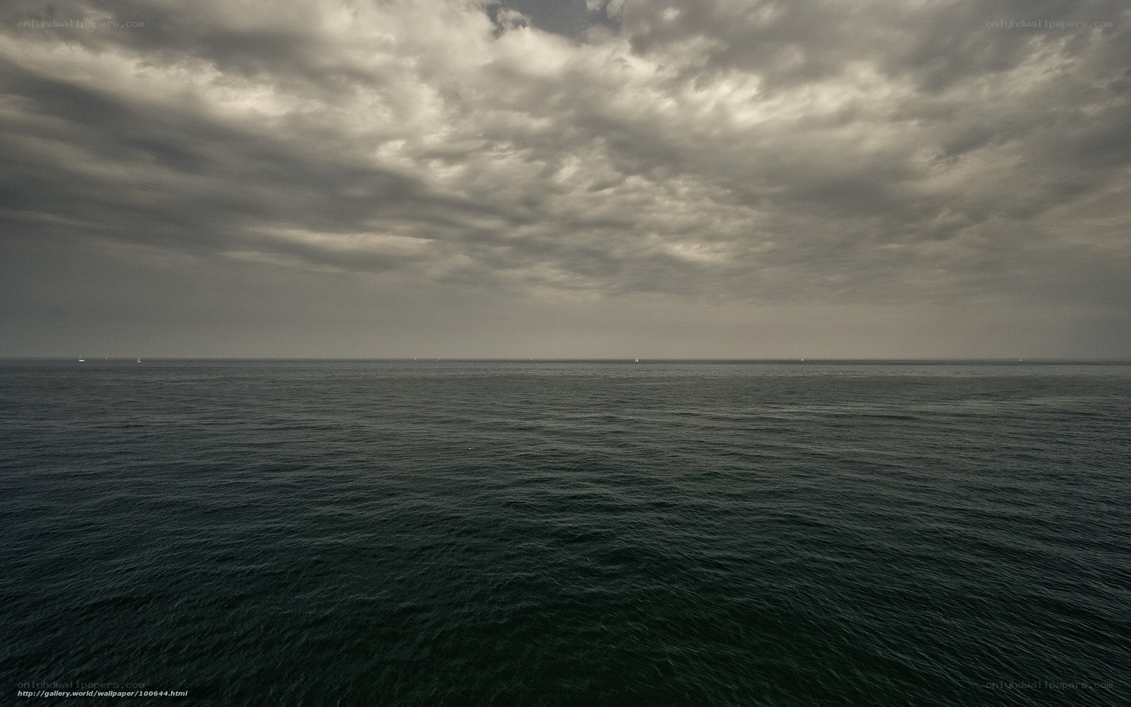 overcast sea horizon