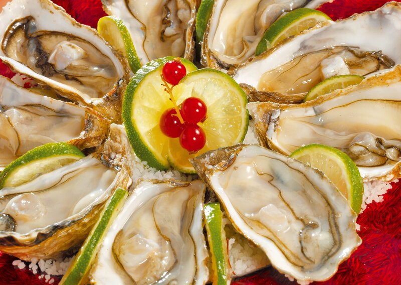 Oysters on Ice — White