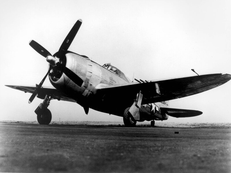 P-47 Thunderbolt Fighter — Black