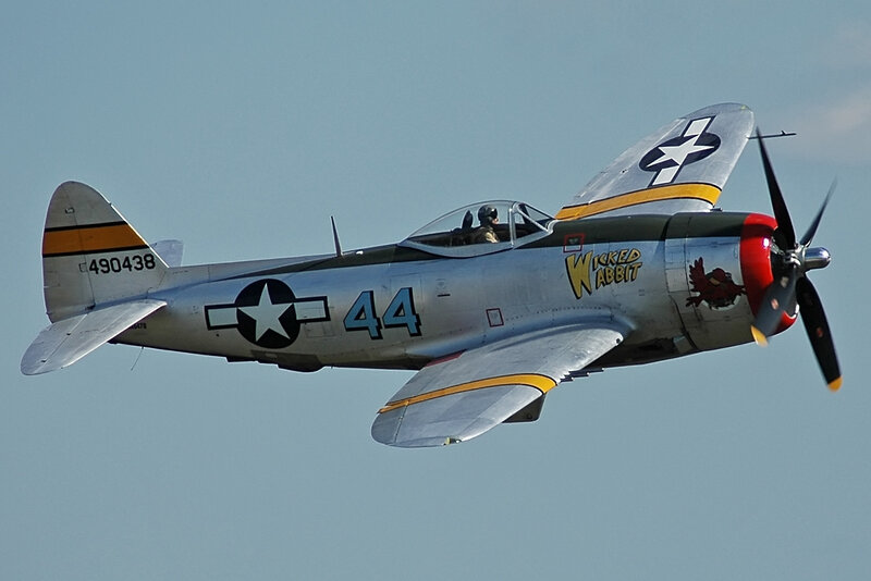 P-47 Thunderbolt Fighter — Silver, Dynamic