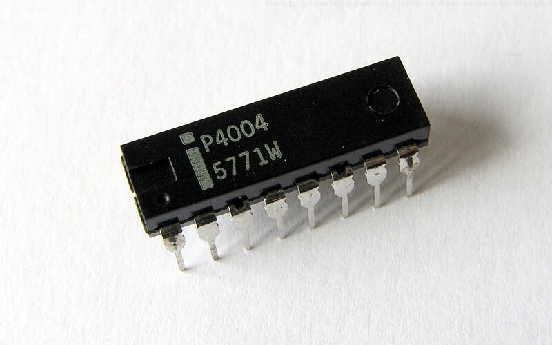 P4004 integrated circuit