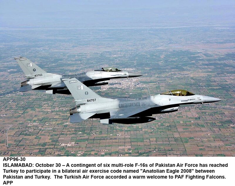 PAF F-16s in flight