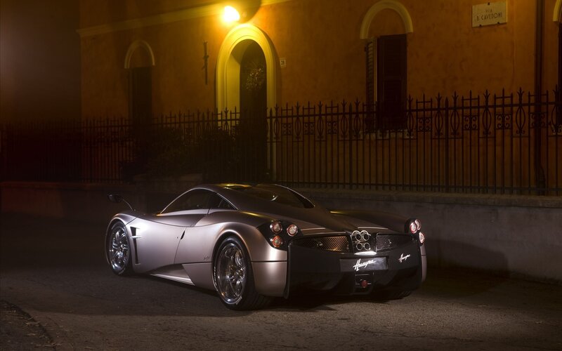 Pagani Huayra at night