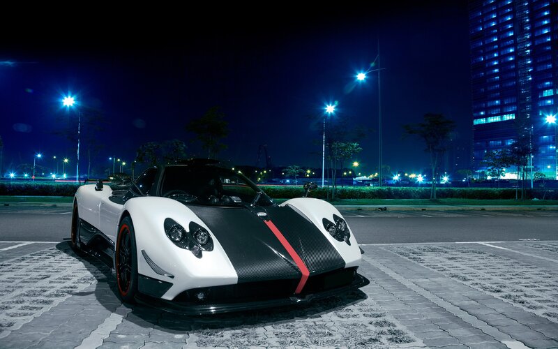 Pagani Huayra at night