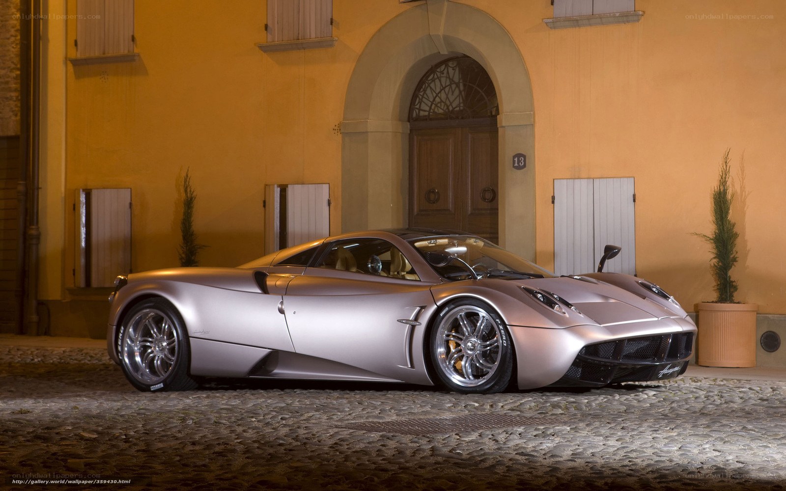 Pagani Huayra at night