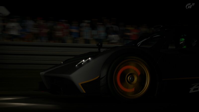 Pagani Huayra in motion