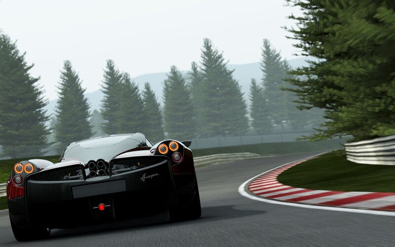 Pagani Huayra on Track