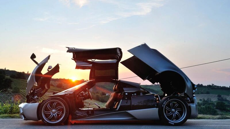 Pagani Huayra Supercar — Black