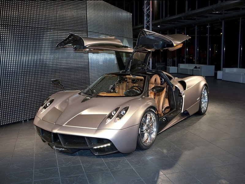 Pagani Huayra Supercar — Silver
