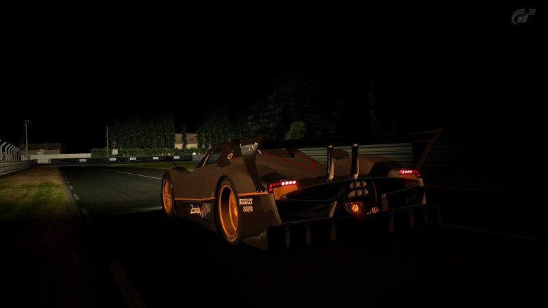Pagani Zonda R at night