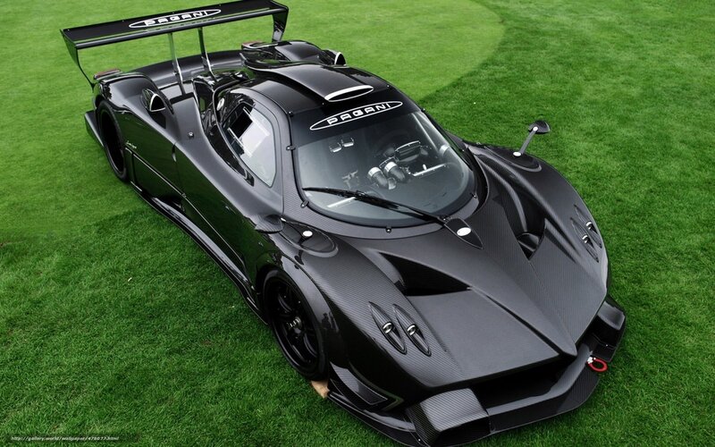 Pagani Zonda R on grass