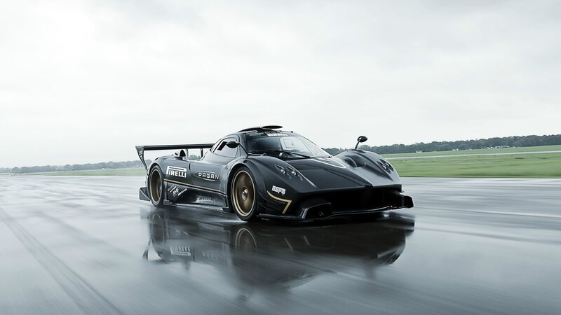 Pagani Zonda R on wet track