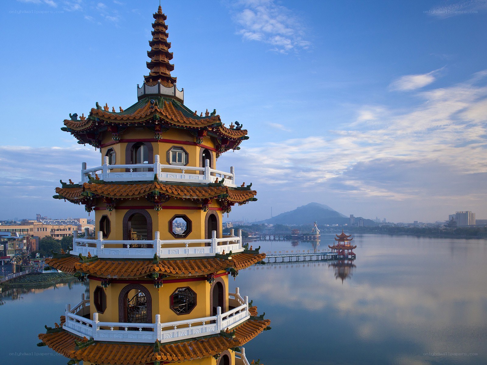 Pagoda by the lake