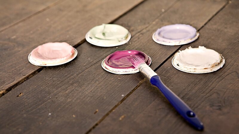 paint lids and brush on wood