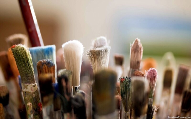 Paintbrushes in a Container — White, Calm