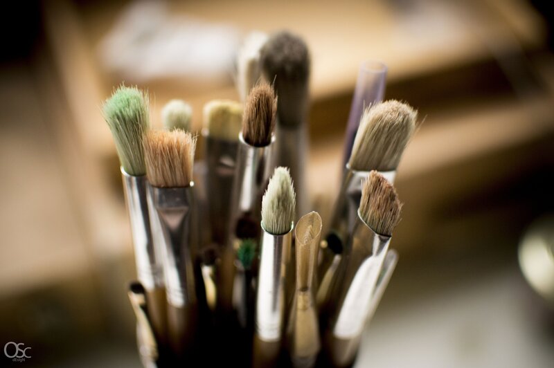 Paintbrushes in Holder — Brown