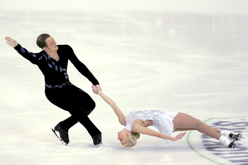 Pair Skating Duo — White