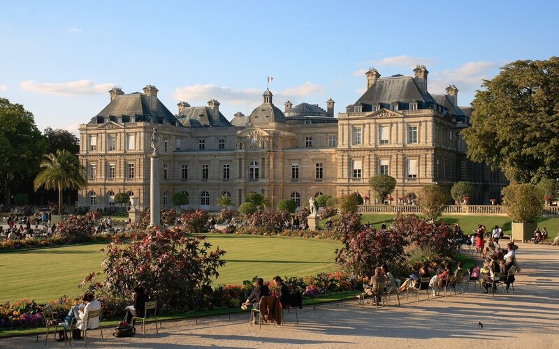 Palace and gardens in Paris