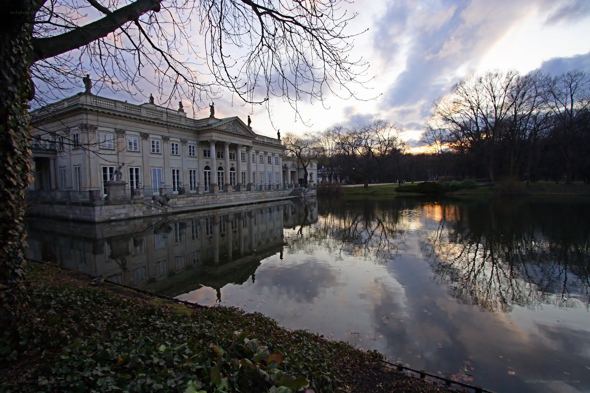 Palace by the lake at dusk