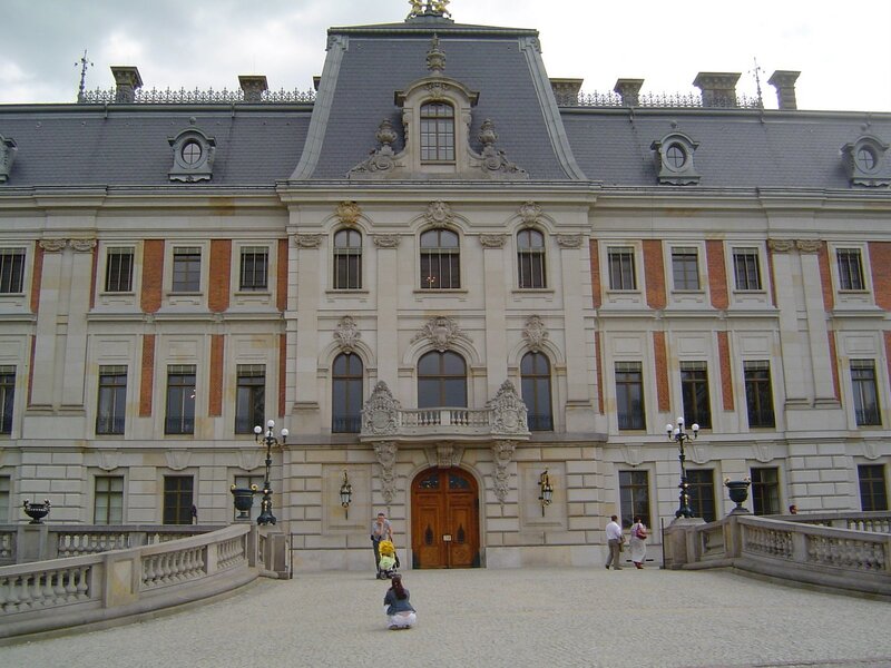 palace facade with visitors
