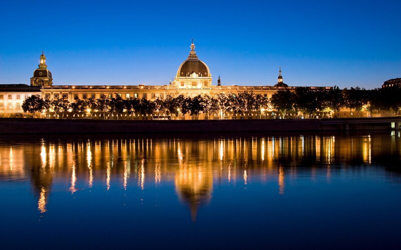 Palace of the Popes at dusk