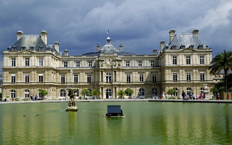 Palace with Fountain — Green, Dramatic