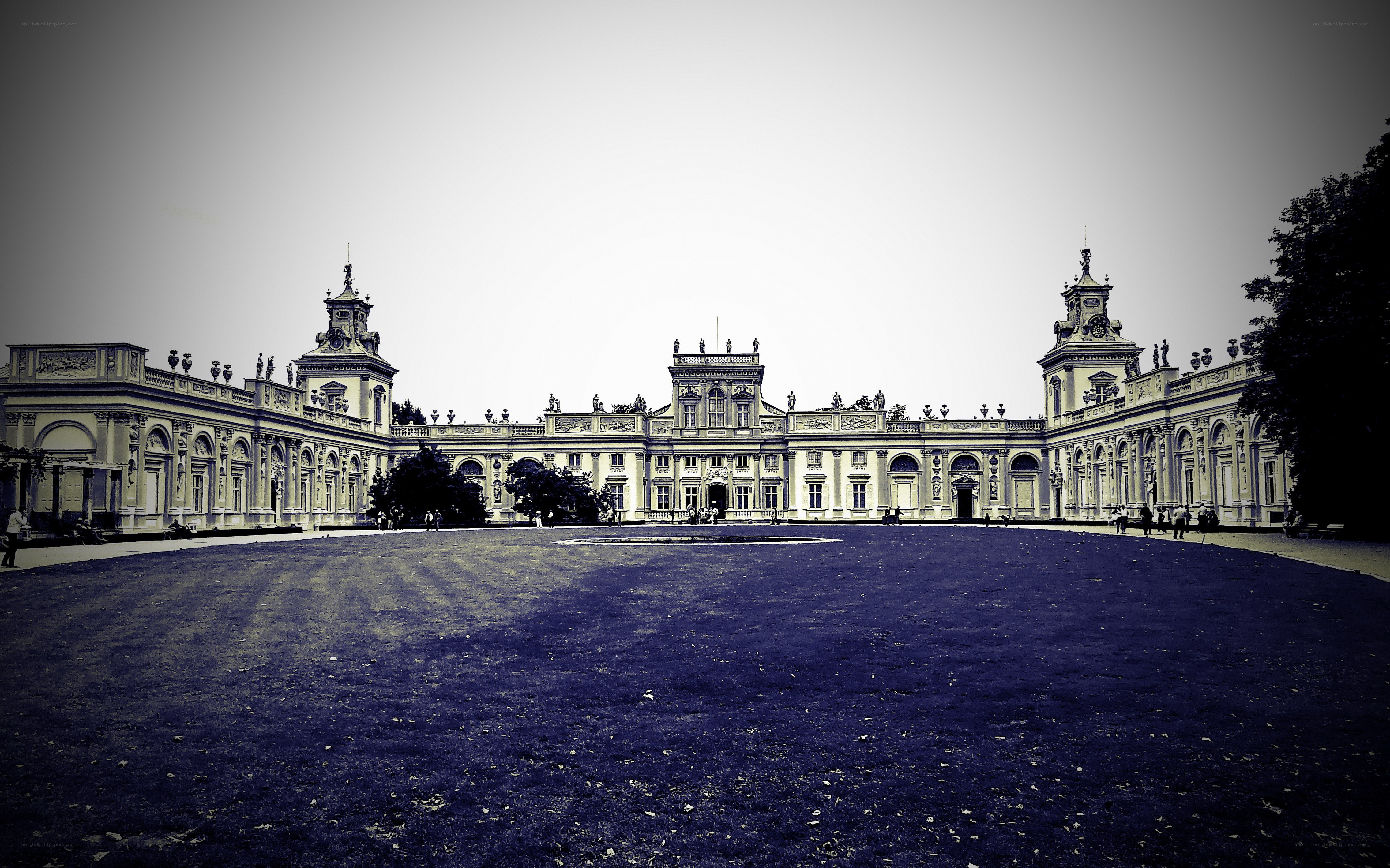 palace with grand courtyard
