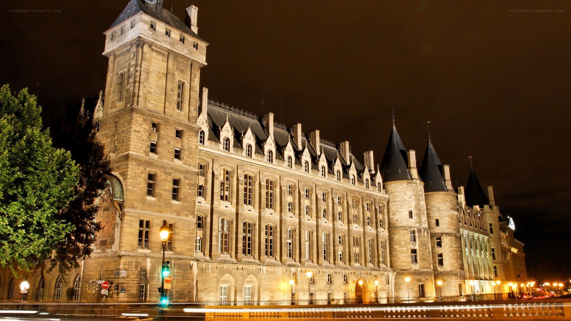 Palais de Justice at night