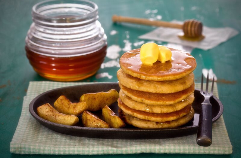 Pancakes with honey and apples