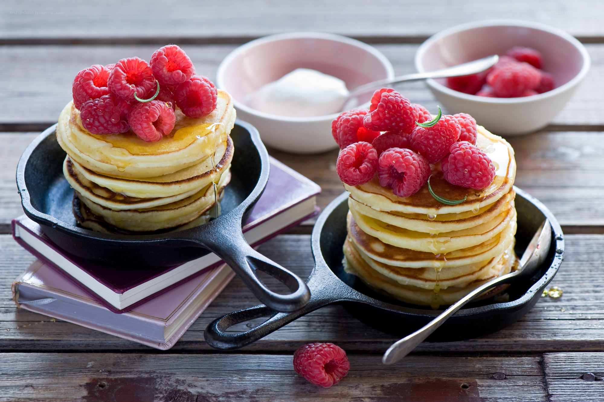 Pancakes with raspberries and syrup