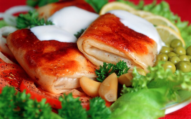 Pancakes with sour cream and vegetables