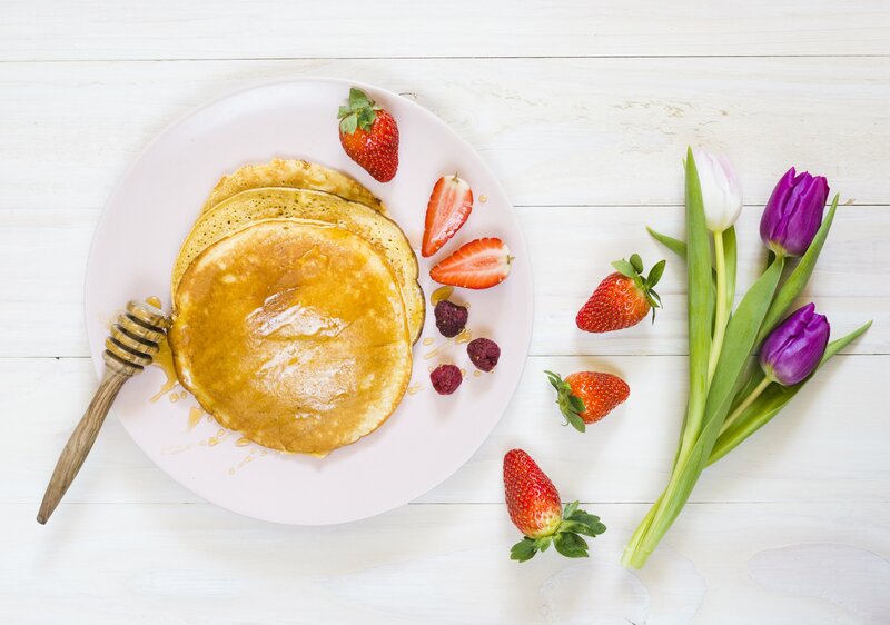 Pancakes with Strawberries — White