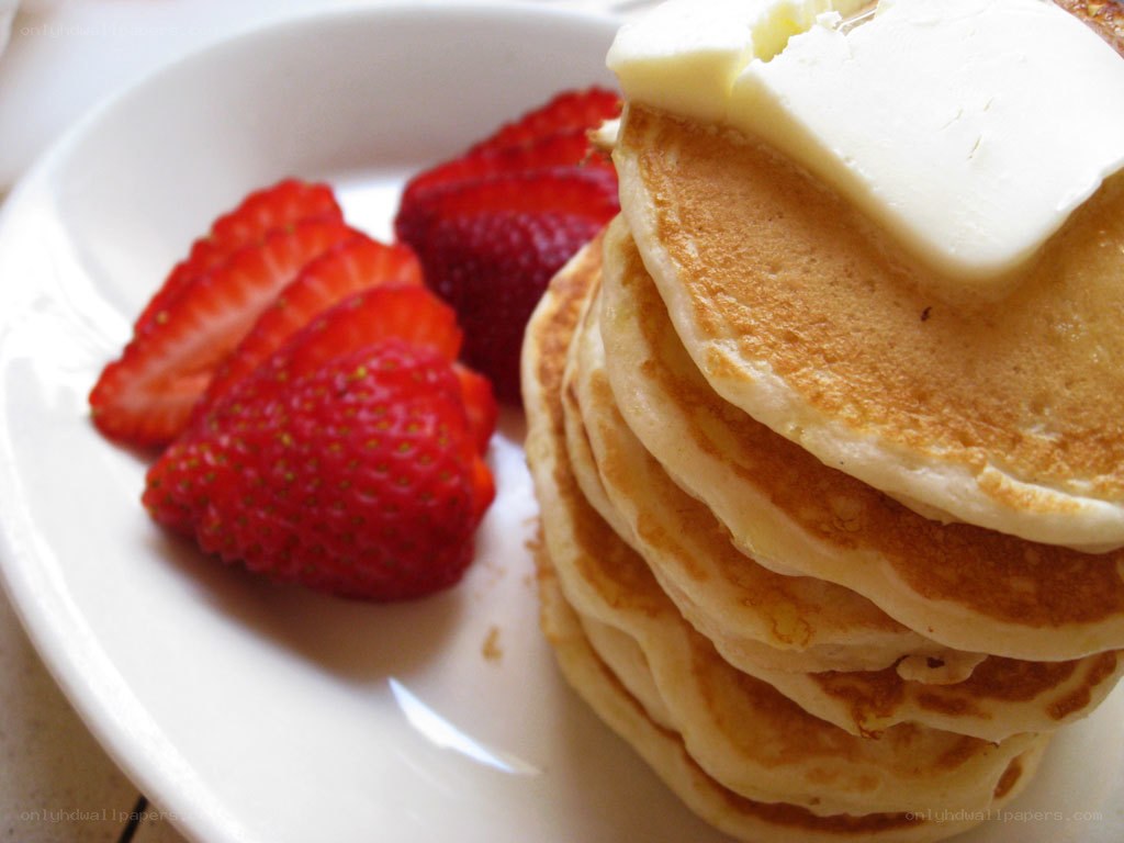 Pancakes with strawberries